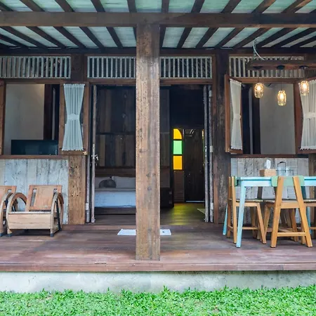 Villa Singgah Ndalem - Wooden House Jogja